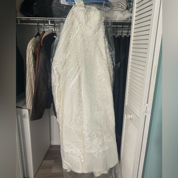 Elegant White Strapless Wedding Dress - Picture 8 of 14